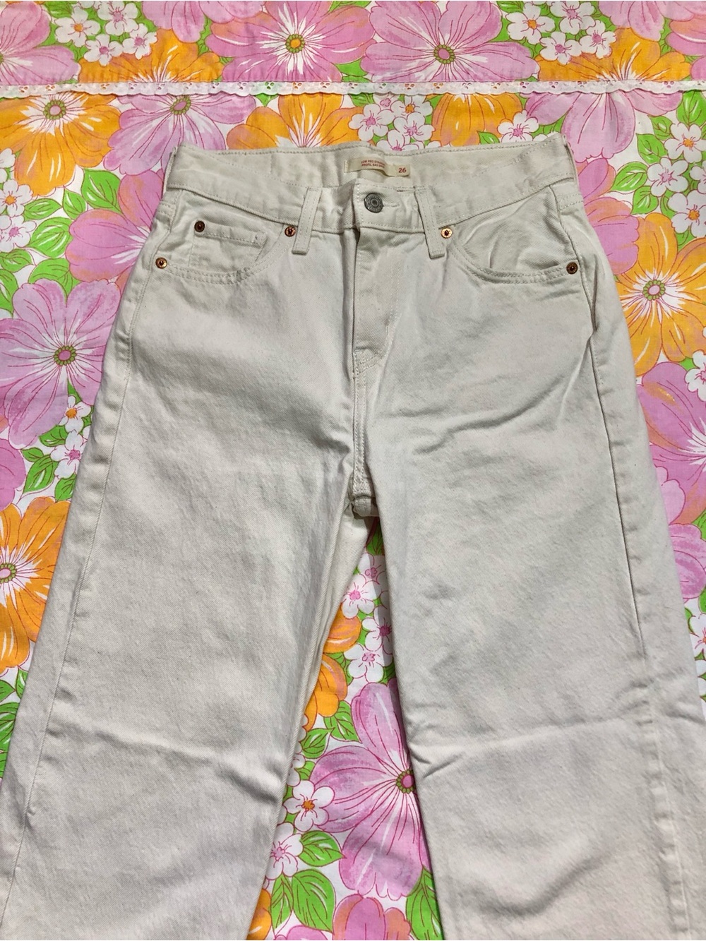 Levi’s Low Pro Straight Leg Jeans Size 26 Ecru Off-White Distressed 90s Baggy - Picture 2 of 16